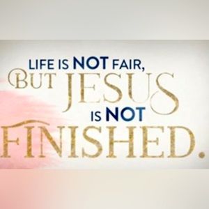 I am hosting a show today at 4ET!  Poshers and Hosts, please join me ❤️